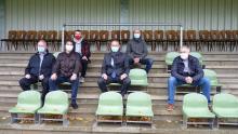 Offizielle Sitzprobe der neuen Sitzschalen im Jahnstadion 